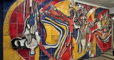 Львівські студенти допомогли відреставрувати керамічне панно ХХ століття