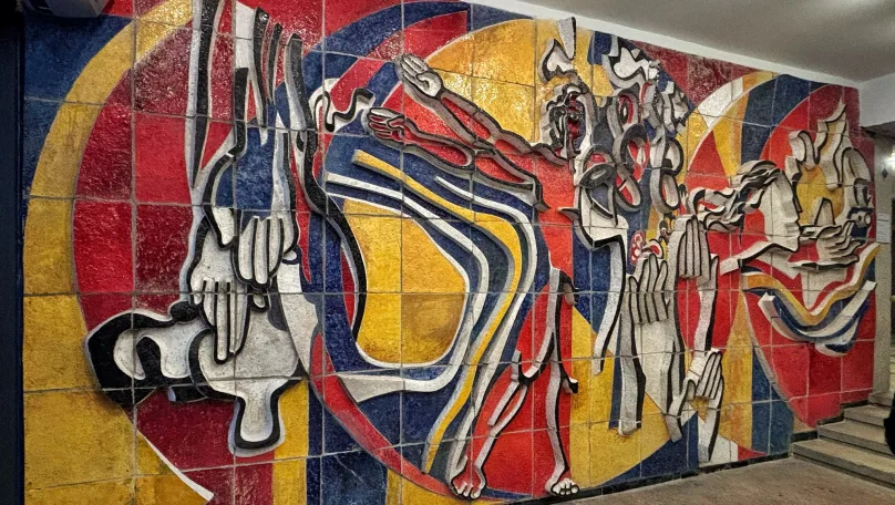 Львівські студенти допомогли відреставрувати керамічне панно ХХ століття