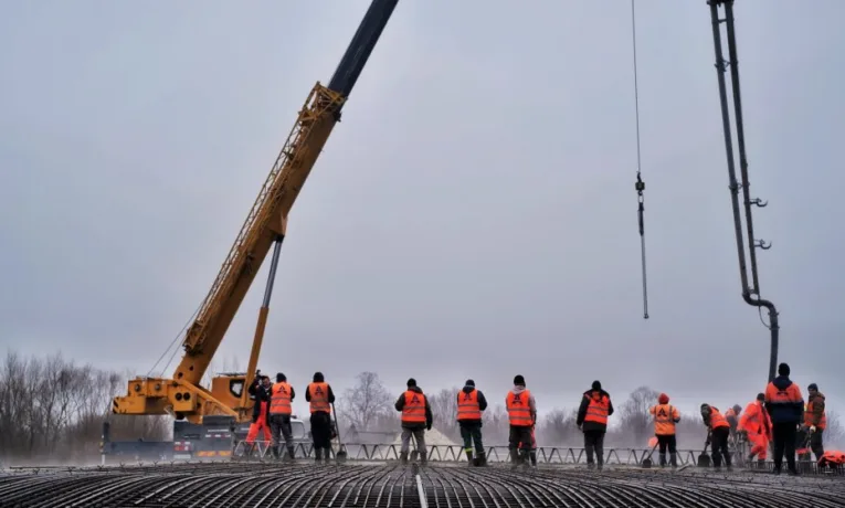 На міжнародній трасі до пункту пропуску «Рава-Руська – Гребенне» триває масштабна реконструкція мостів та дороги
