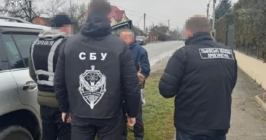 Голову Мурованської сільради затримали на хабарі мільйон гривень