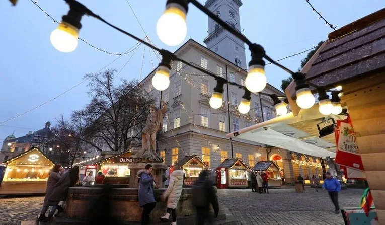 У Львові на площі Ринок два тижні працюватиме різдвяний ярмарок