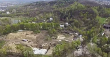 Компанію «АрхіБуд» зобов’язали знести незаконний фундамент готелю у парку «Знесіння»