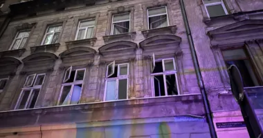 У центрі Львова внаслідок атаки ворожого дрона пошкоджено житлові будинки, школу та корпус Політехніки