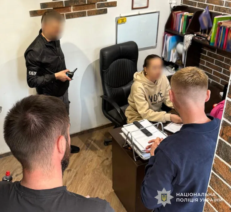 На Львівщині судитимуть адвокатку та її спільника, які отримали 6 700 доларів хабара за «вирішення» справи щодо дитини