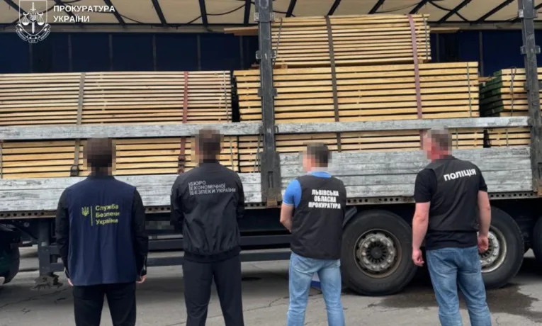 Контрабанда дубових лісоматеріалів до Польщі: судитимуть підприємця зі Зимноводівської громади