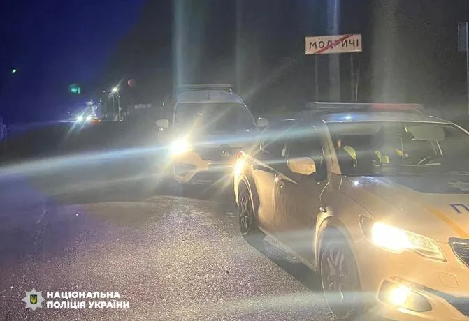 На Львівщині внаслідок наїзду автомобіля травмована жінка