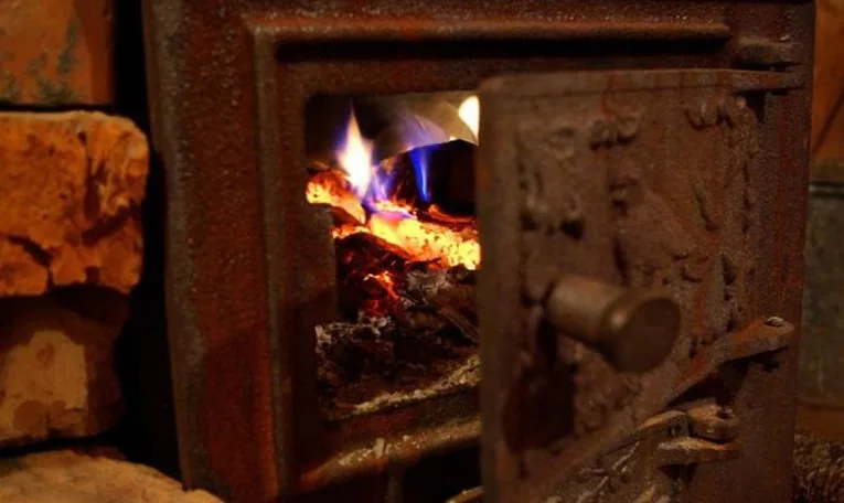 На Львівщині матір з чотирма дітьми отруїлися чадним газом