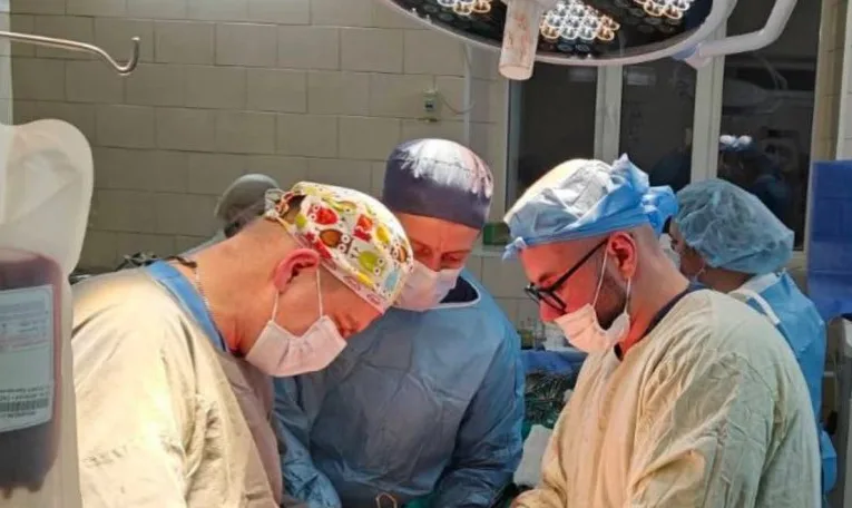 У Золочівській лікарні врятували чоловіка з розривом нирки після триденного зволікання з лікуванням