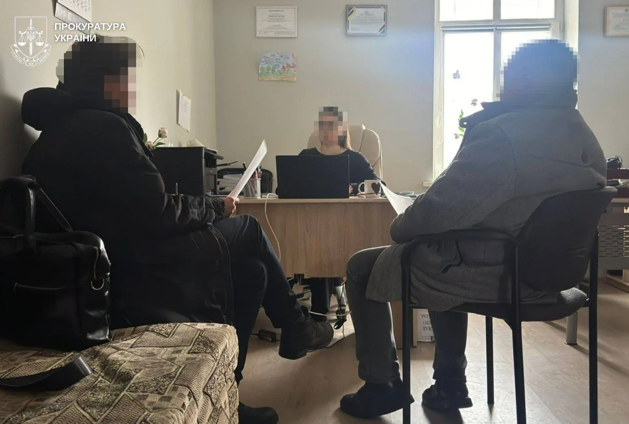 На Львівщині підозрюють посадовця відділу освіти через завищення ціни генераторів на пів мільйона