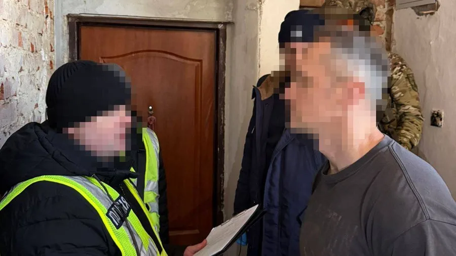 Після понад десяти років розшуку українські правоохоронці у Львові  затримали підозрюваного у вбивстві мера Сімеїза