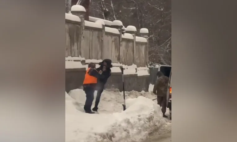 У Львові стався конфлікт між поліцейською і двірничкою