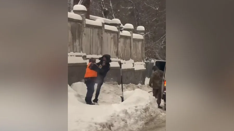 У Львові стався конфлікт між поліцейською і двірничкою