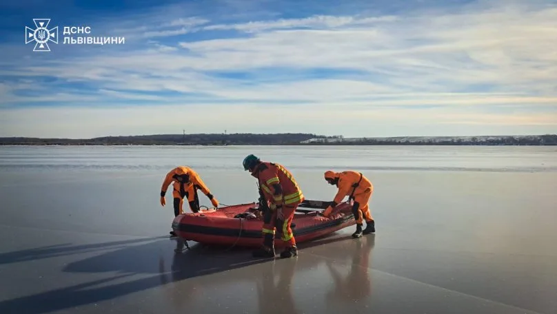 Провалився під кригу під час риболовлі: у Львівському районі загинув чоловік
