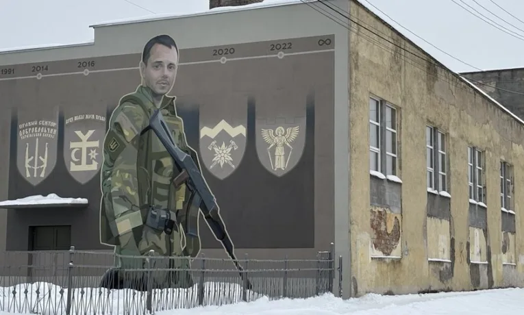 У Шептицькому створили мурал на честь захисника Олега Кавецького