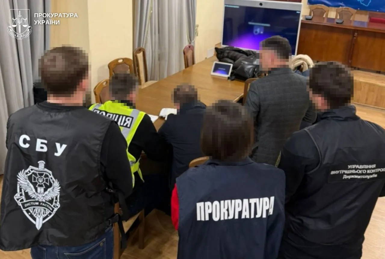 70 доларів за фуру: правоохоронці викрили корупційну схему на Львівській митниці