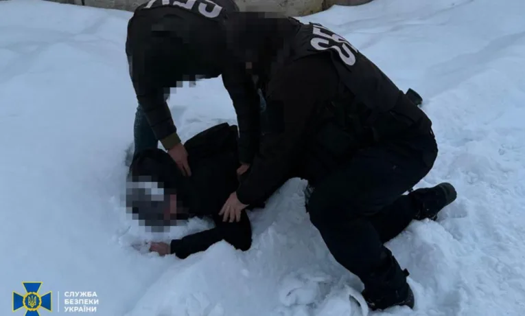 СБУ затримала агентів гру рф, яким наказали розвідати наслідки від удару «Орєшніком» по Львівщині