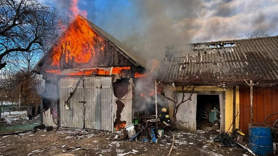 Згоріло сіно: на Львівщині загасили пожежу в приватному господарстві
