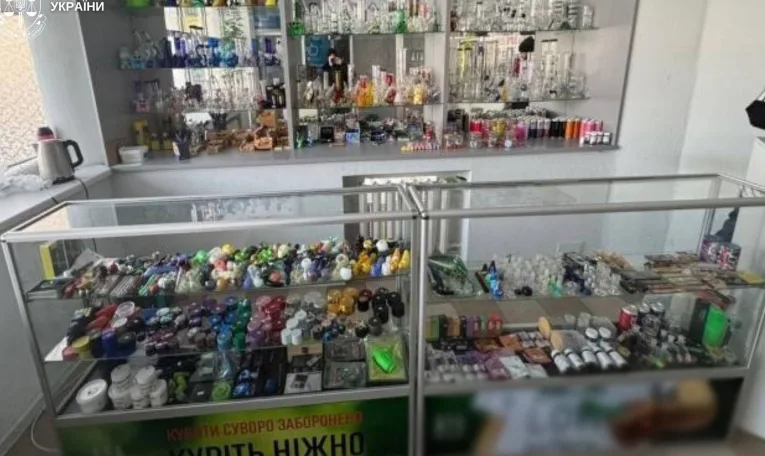 У центрі Львова викрили магазин з продажу товарів з наркотиками