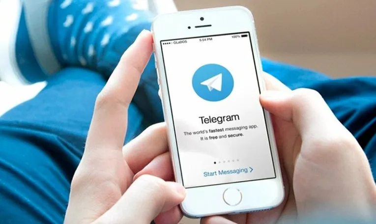 Суд на Львівщині оштрафував батьків школярів за образливі стікери в Telegram із фото вчителя