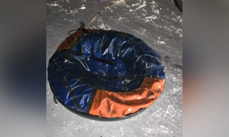 Небезпечні розваги: на Львівщині госпіталізували хлопця, який катався на тюбінгу, причепленого до запряженого кіньми воза