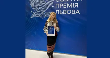 Учителька львівського ліцею “Оріяна” віддала 35 тис. грн премії на лікування хлопчика з м’язовою дистрофією