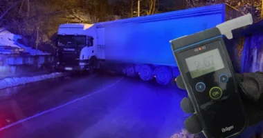 У Львові нетверезий водій вантажівки скоїв ДТП, через яку рух вулицею був заблокований