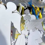 У Львові на Меморіалі пам’яті Героїв Небесної Сотні школярі розвісили паперових ангеликів