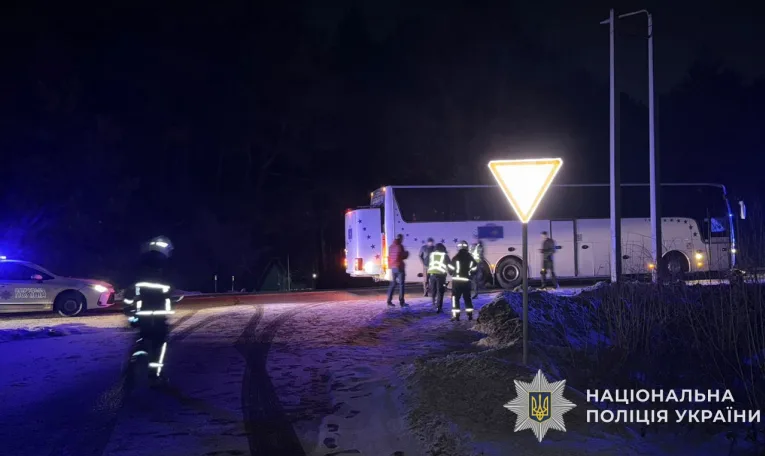 На Львівщині водій автобуса на смерть збив 29-річного чоловіка на Яворівщині
