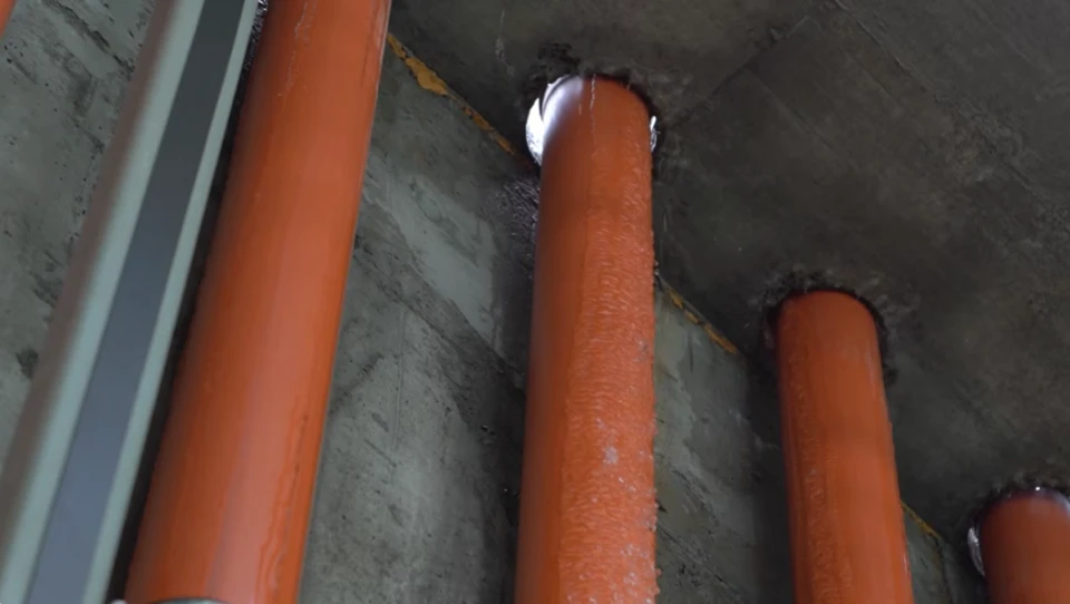 У Львові виявили серйозні недоліки на будівництві сміттєпереробного заводу: дах протікає, стіни замерзли