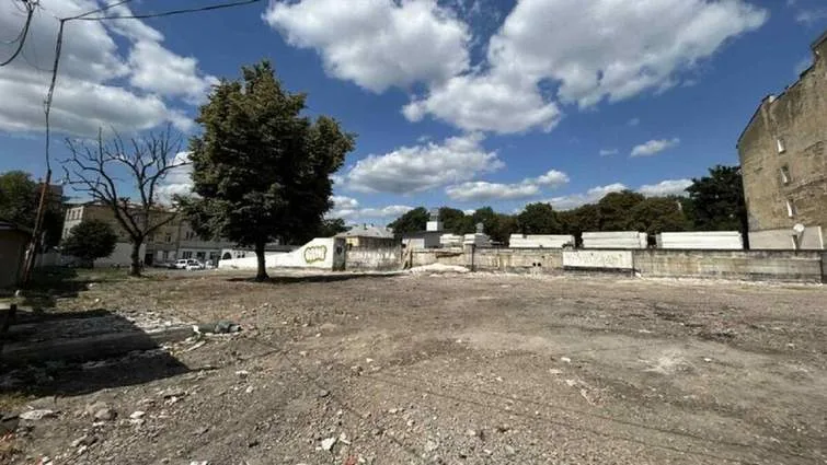 Львівська міськрада поскаржилась до ВРП на сумнівне рішення судді у справі землі під ринком «Добробут»