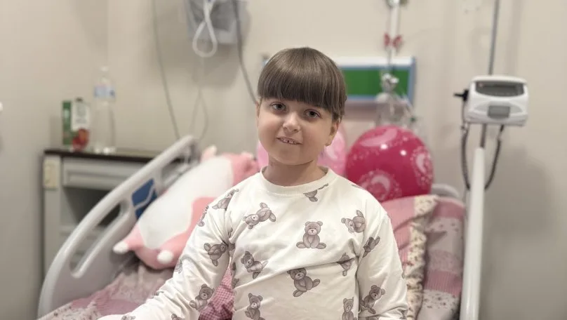 У Львові успішно провели трансплантацію нирки 8-річній дівчинці: донором стала мама