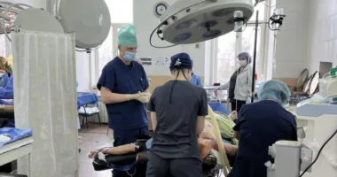 У Львові судинні хірурги видалили нирку і попередили рак у військового