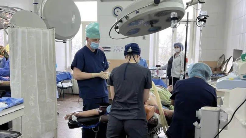 У Львові судинні хірурги видалили нирку і попередили рак у військового