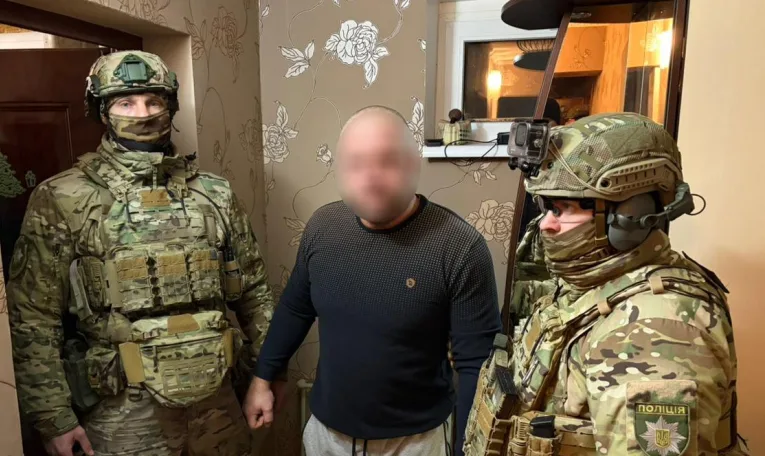 На Львівщині викрили підпільного 43-річного зброяра