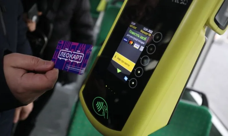 У Львові пенсіонер через суд скасував 500 грн штрафу через незавалідовану “ЛеоКарт”