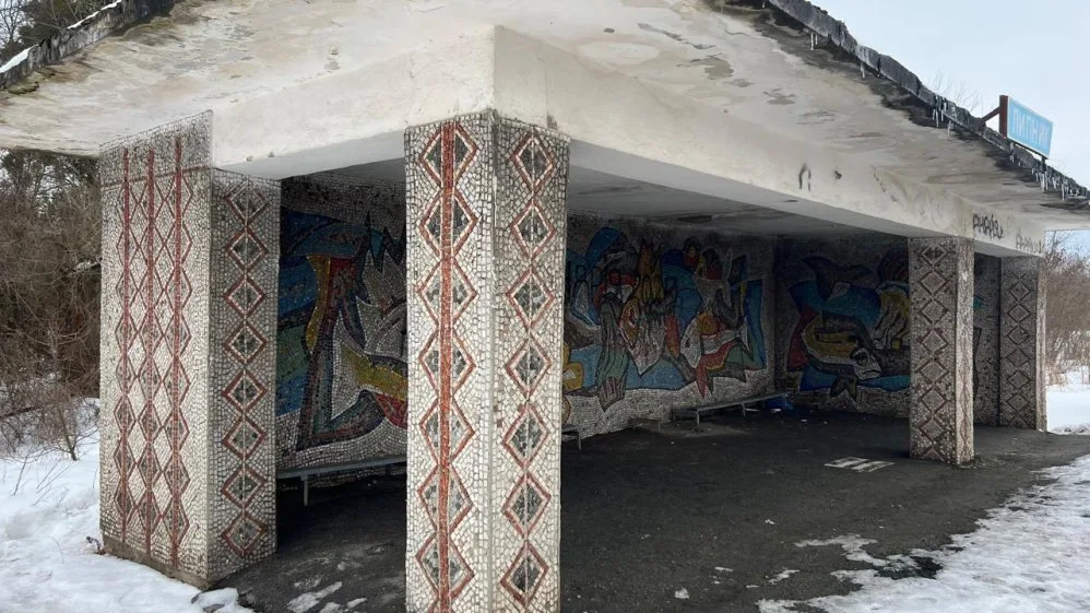 На Львівщині збережуть мозаїчні автобусні зупинки під час ремонту дороги М-09