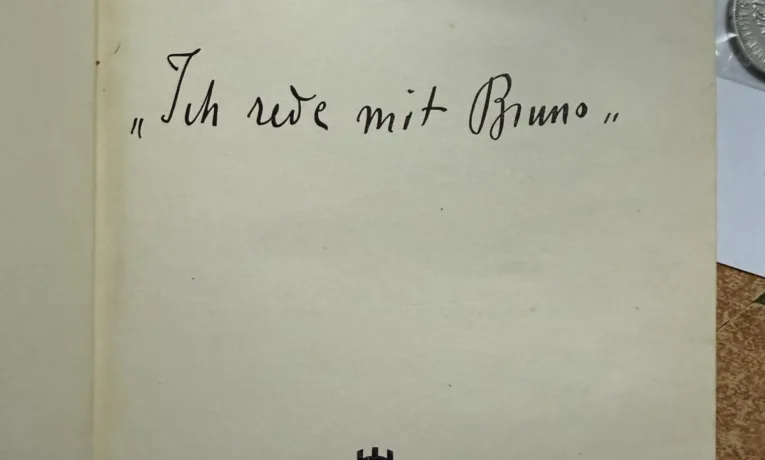 Львівські митники вилучили в іноземця мемуари Муссоліні та німецькі монети