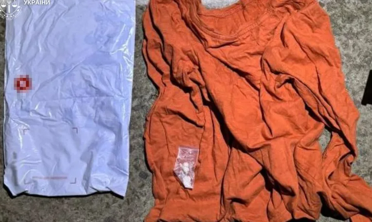 У Львові чоловік намагався переслати метадон у дитячому одязі