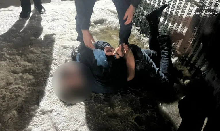 У Львові затримали чоловіка за неправдиве повідомлення про мінування ТЦ