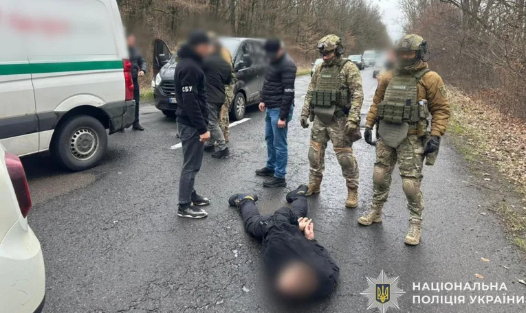 Керівник банку на Львівщині організував переправлення ухилянтів через кордон інкасаторським авто
