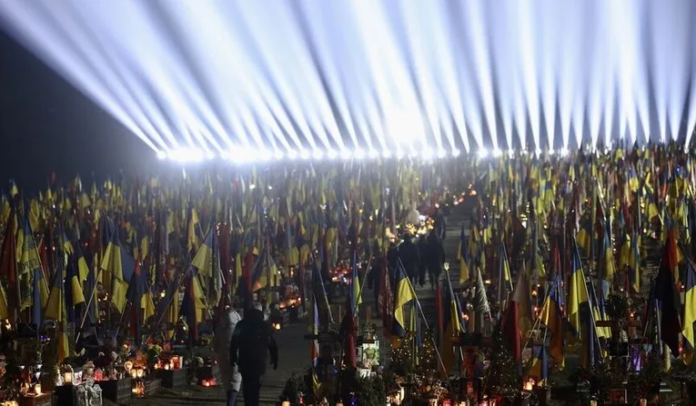 У Львові над могилами військових запалять промені пам’яті