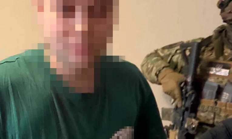 Служба безпеки «по гарячих слідах» затримала російських агентів, які підірвали авто неподалік від однієї з будівель СБУ