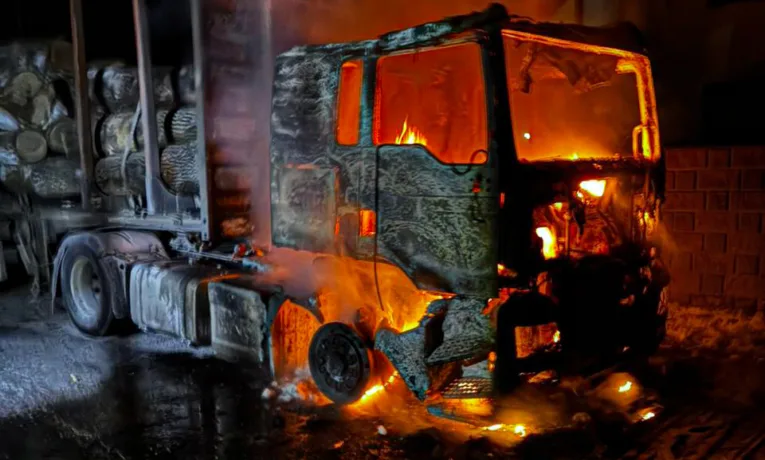 Вночі на Самбірщині загорівся вантажний автомобіль «MAN»