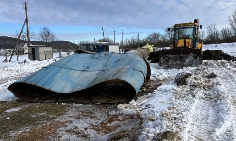 Через сильні морози у селі Білий Камінь на Львівщині впала водонапірна вежа: без води залишилась частина населеного пункту