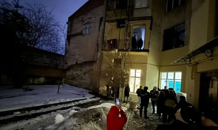 У Львові на вул. Ліста стався вибух газу у житловому будинку, двоє людей травмовані