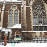 Пошкоджений через атаку “шахеда” вітраж у церкві св. Ольги і Єлизавети у Львові відновлять бюджетним коштом