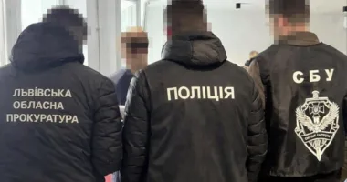 На Львівщині затримали фізіотерапевта за підозрою у вимаганні 80 тисяч гривень