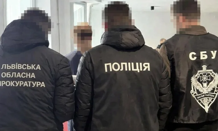 На Львівщині затримали фізіотерапевта за підозрою у вимаганні 80 тисяч гривень