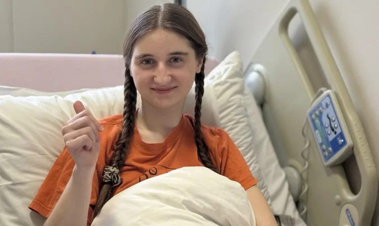 У 17-річної мешканки Львівщини виросла киста яєчника розміром з трилітрову банку