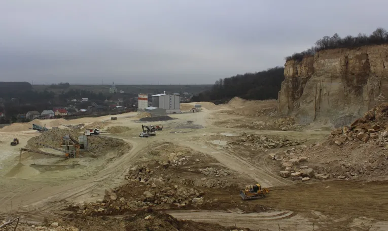 На Стрийщині директор лісгоспу уник покарання за передачу лісу під карʼєр